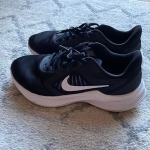 Men’s NIKE Running Shoes Size 7.5